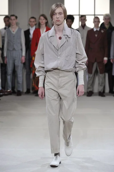 Look 19